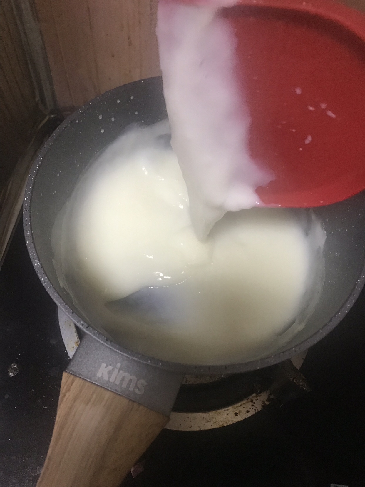 空气炸锅炸牛奶的做法 步骤3