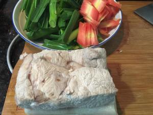 老丁的私房菜-蒜苗回锅肉的做法 步骤2