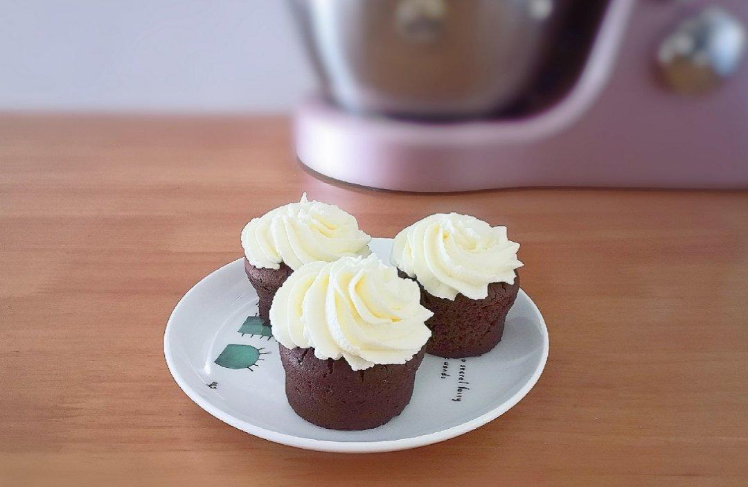 古典巧克力cupcake配马斯卡彭奶油霜