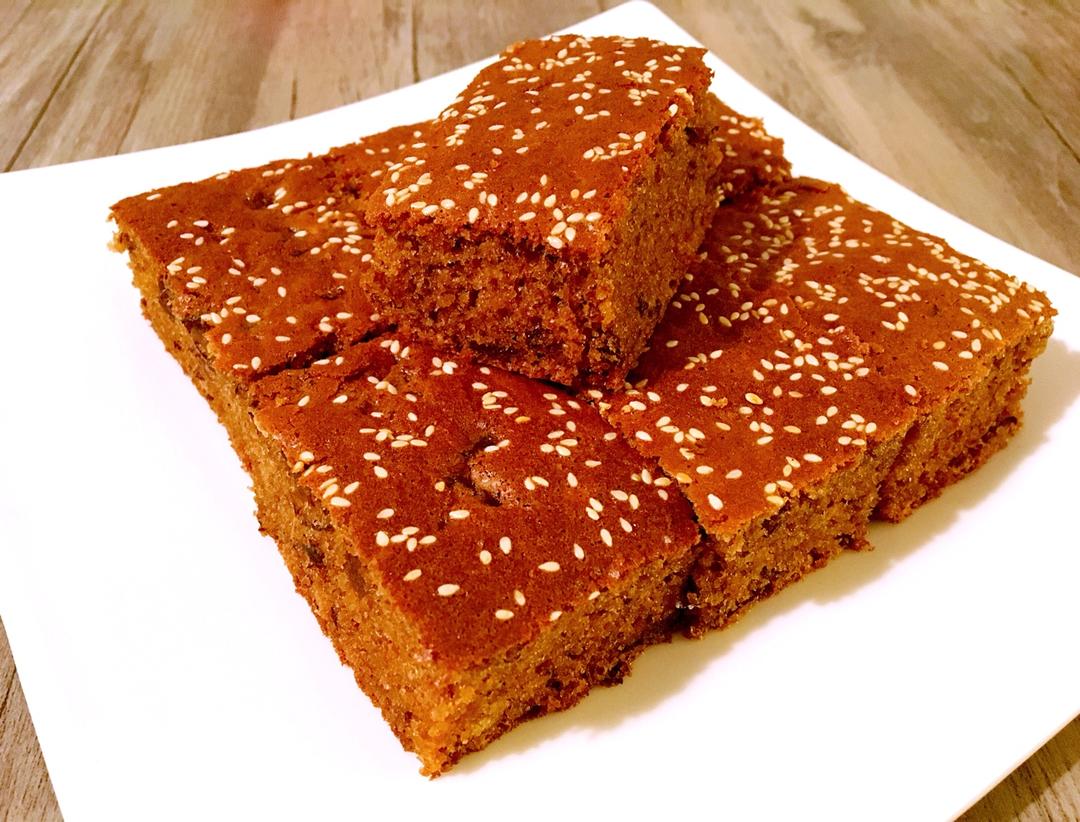 小何桃嘎嘣做的香喷喷的枣糕