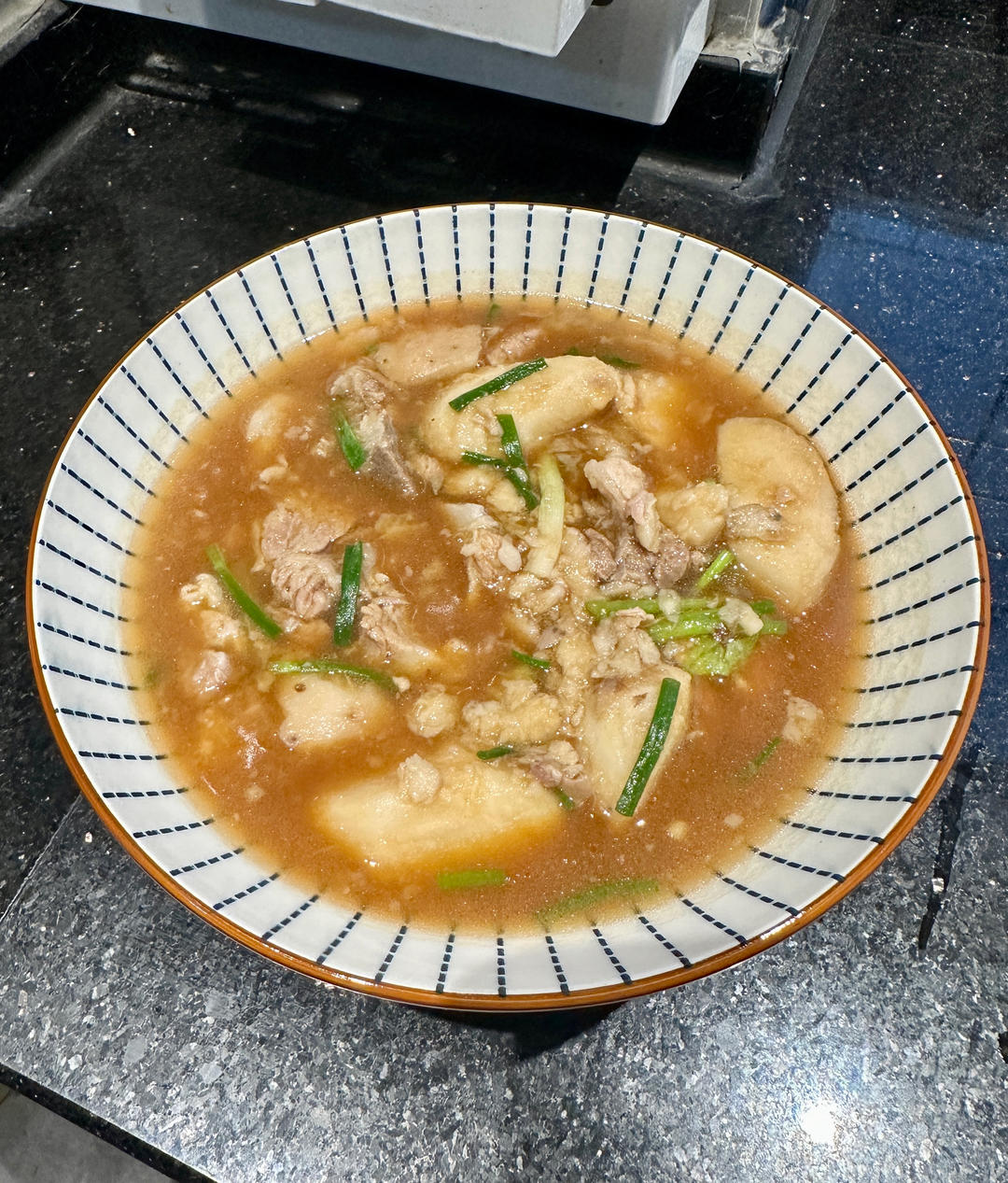 鲜掉眉毛的排骨芋头汤
