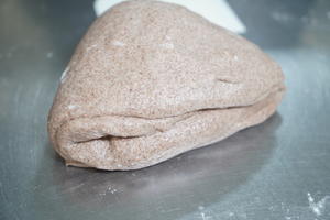 酸奶黑麦吐司 70%黑麦直接法 日本猫吐司模通用450g土司盒配方的做法 步骤14