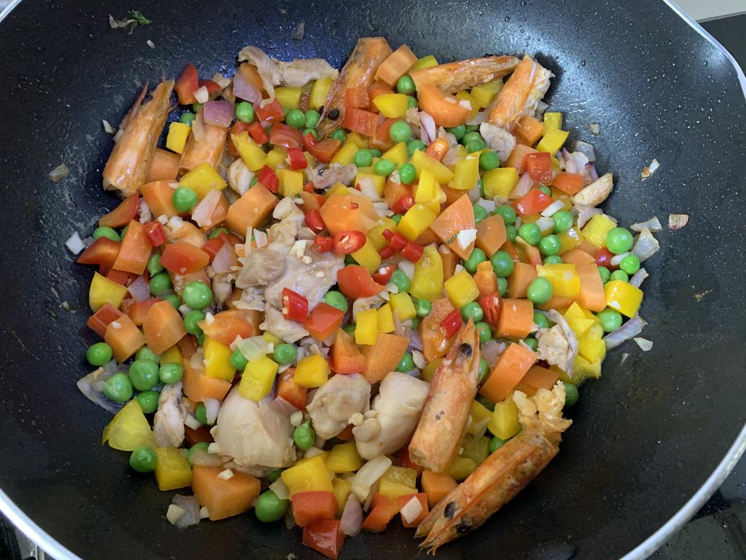 「绝味·西班牙海鲜饭🥘」满口留香的滋味，试过才知道～的做法 步骤9