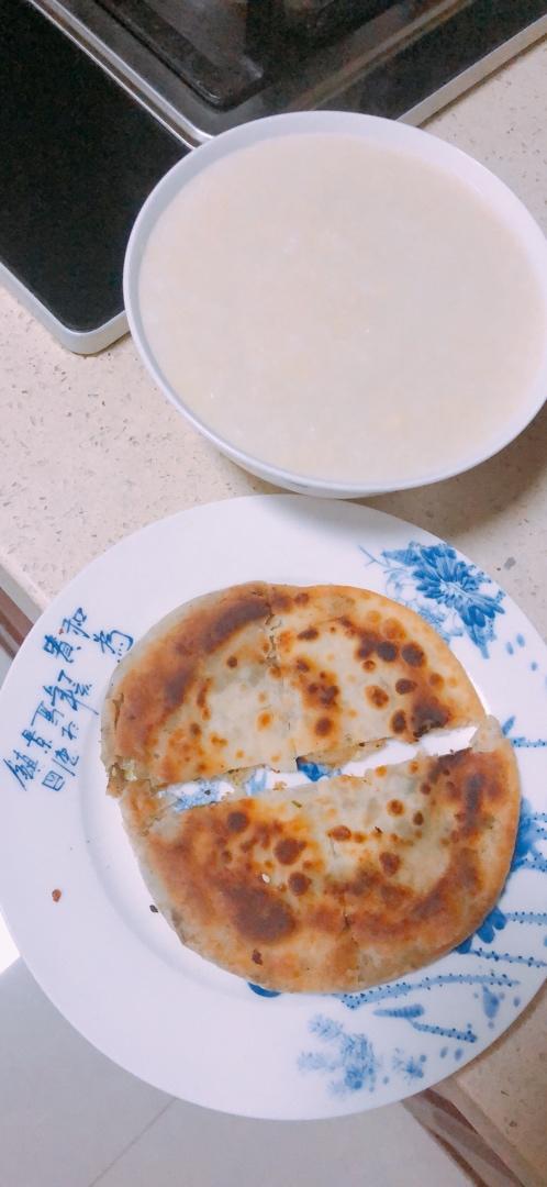 葱油饼（面粉吸水量不一样、水慢慢加）