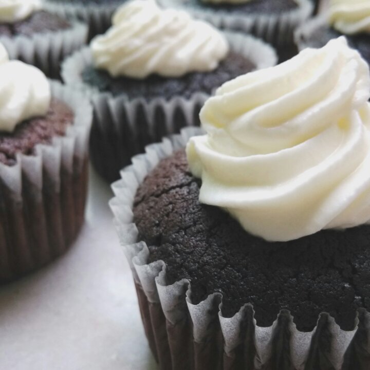 古典巧克力cupcake配马斯卡彭奶油霜
