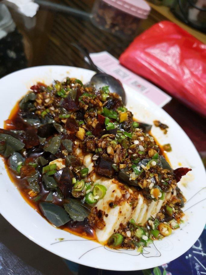 皮蛋拌豆腐