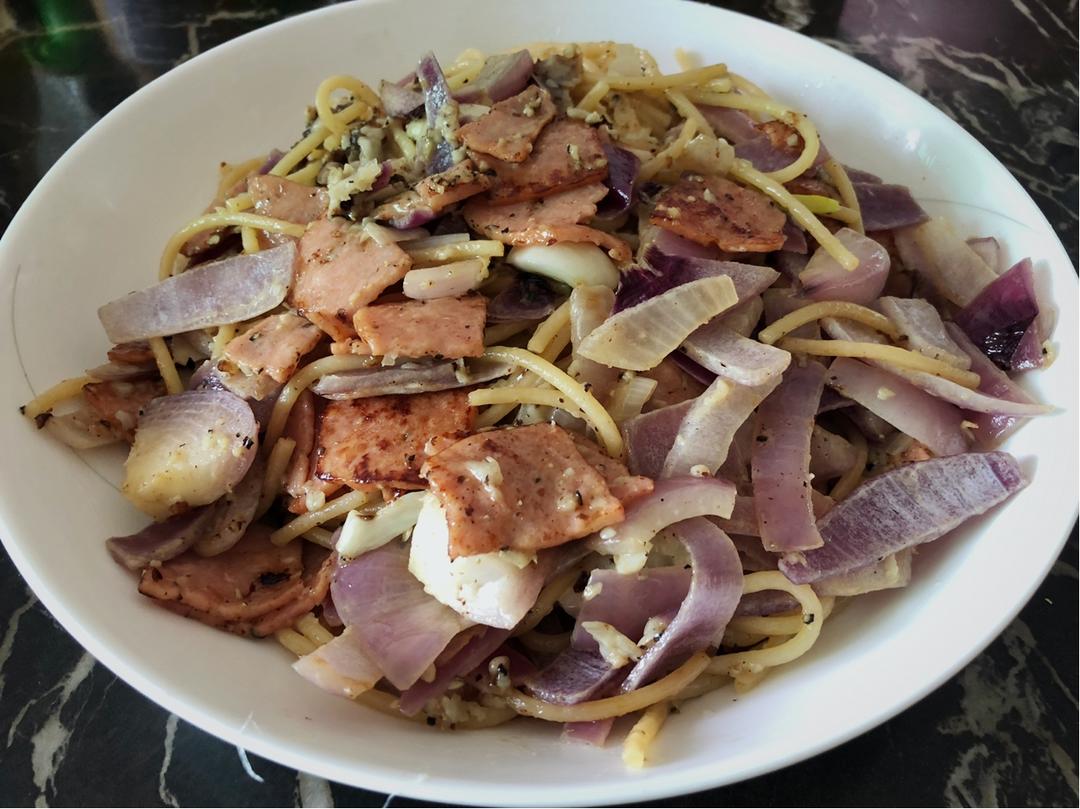 白蘑菇奶油培根意面