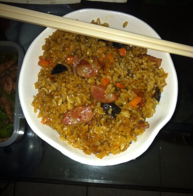 喷香排骨焖饭（爆好吃）