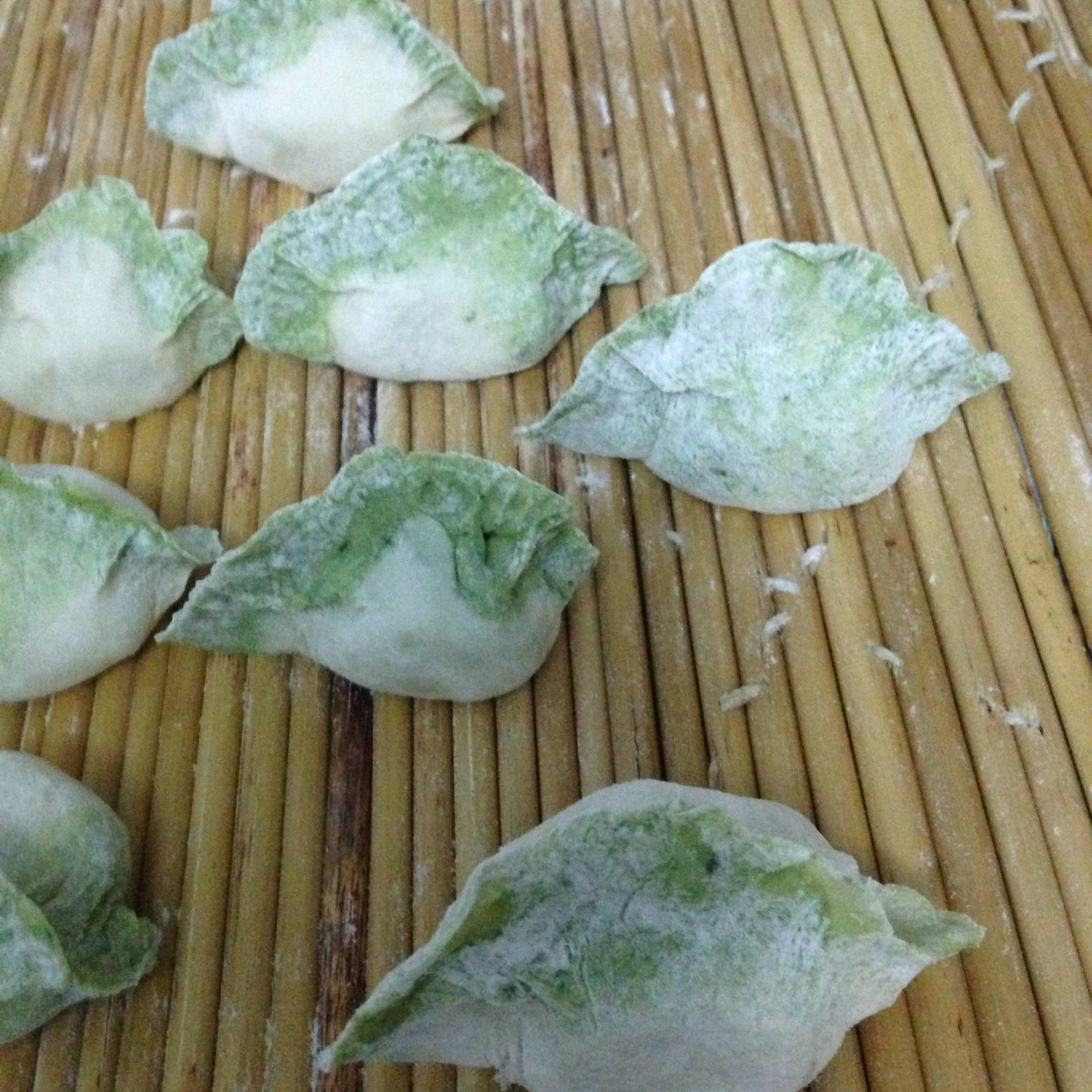 翡翠白玉白菜饺子详细版（附翡翠白玉白菜饺子包法，翡翠白玉饺子皮两种制法，面包机和面，翡翠白玉烧卖，各种馅料搭配）