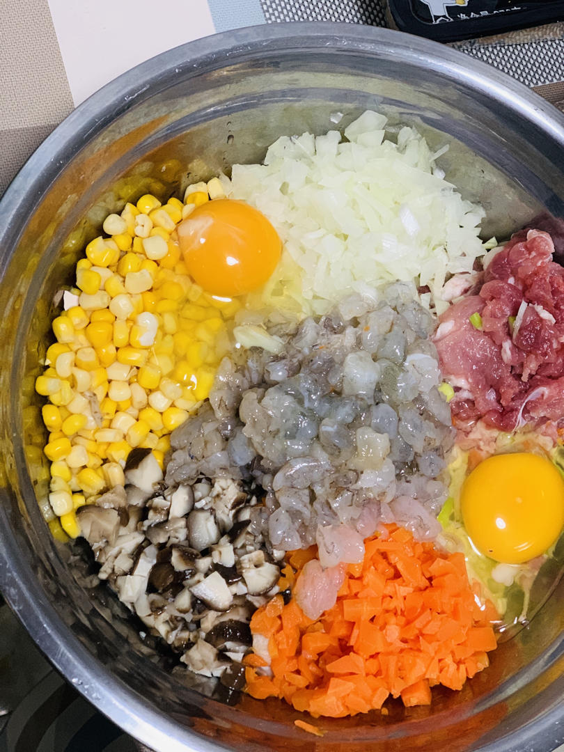 猪肉虾仁香菇玉米馅饺子