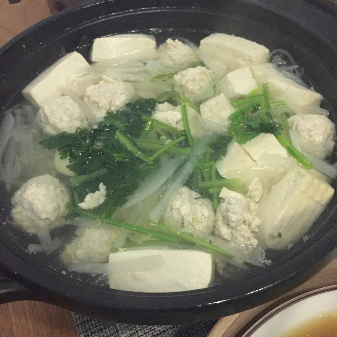 【10分钟系列】白萝卜豆腐圆子汤