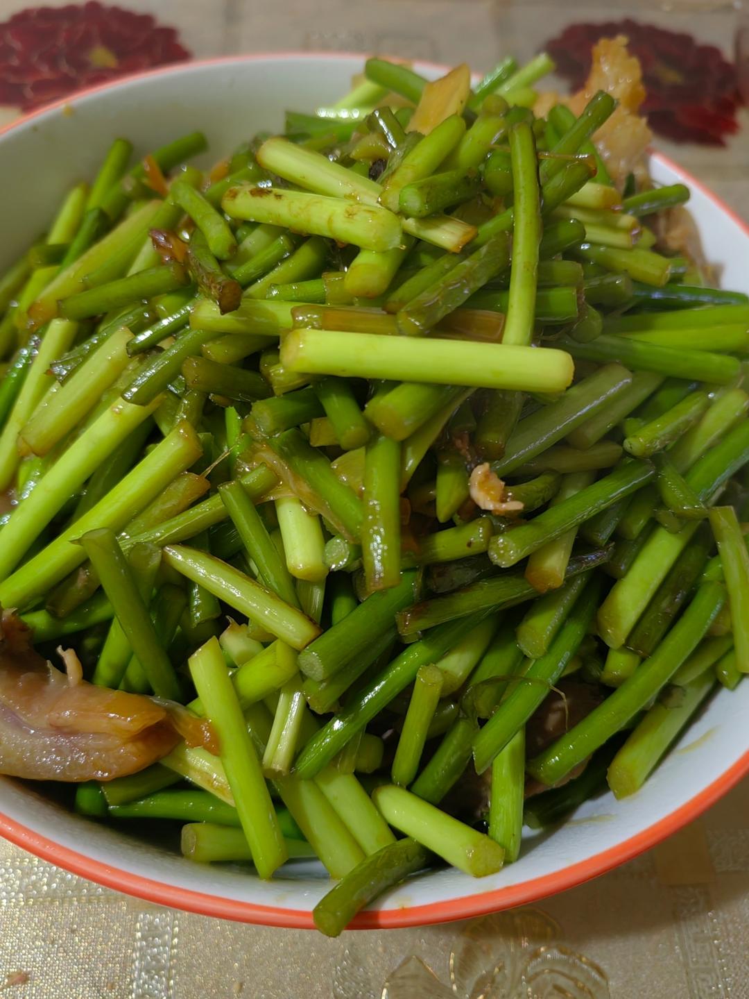 简单易做的下饭菜－蒜苔炒肉
