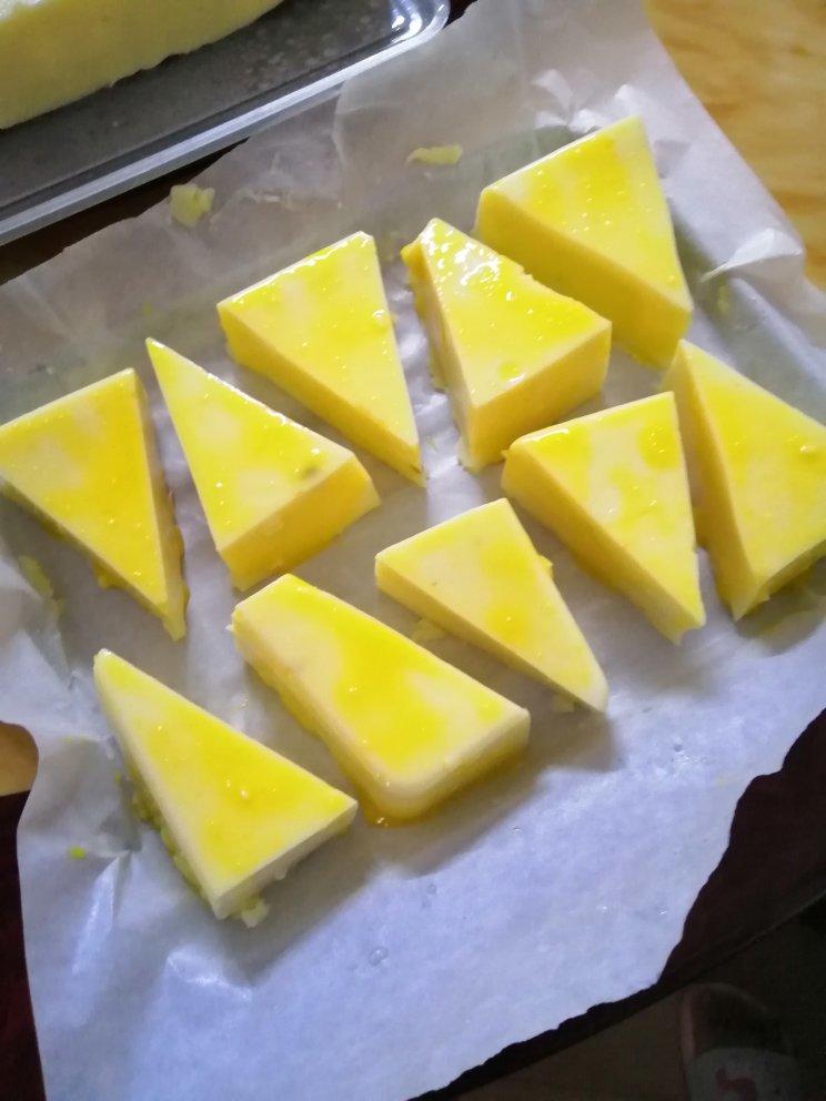 外焦里嫩❗奶香浓郁的烤牛奶块，咬一口就爱上