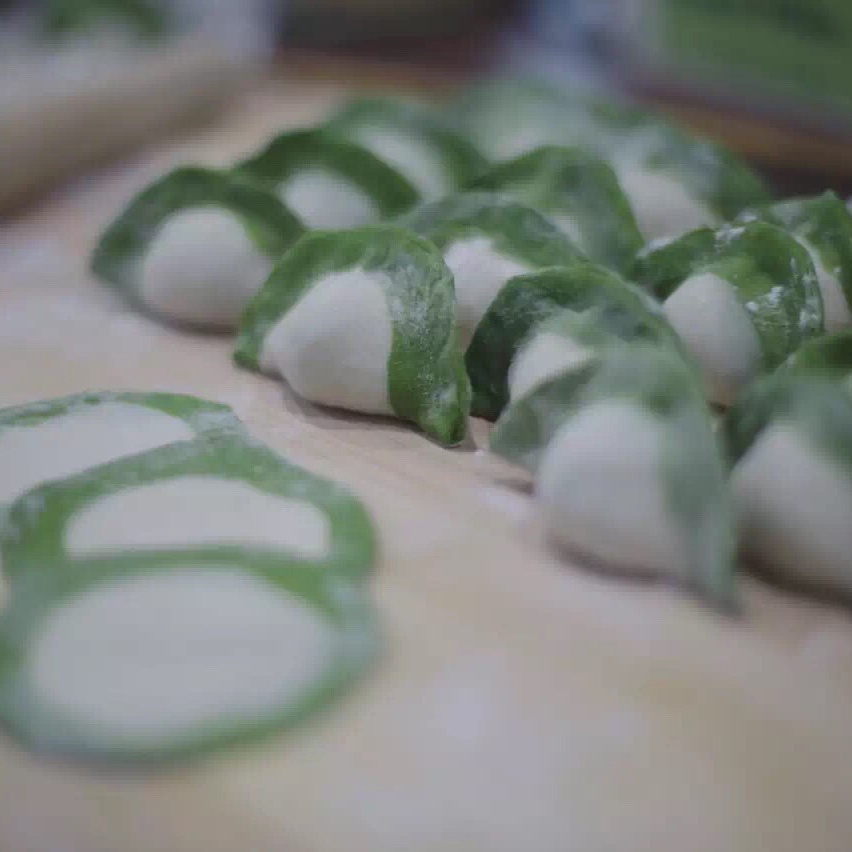 翡翠白玉白菜饺子详细版（附翡翠白玉白菜饺子包法，翡翠白玉饺子皮两种制法，面包机和面，翡翠白玉烧卖，各种馅料搭配）