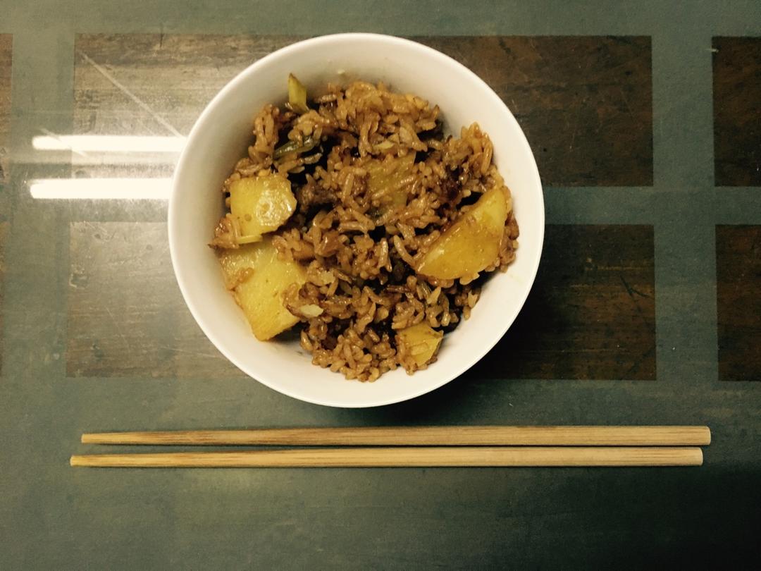 土豆焖饭