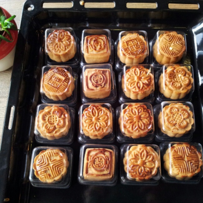 广式月饼——蛋黄莲蓉月饼