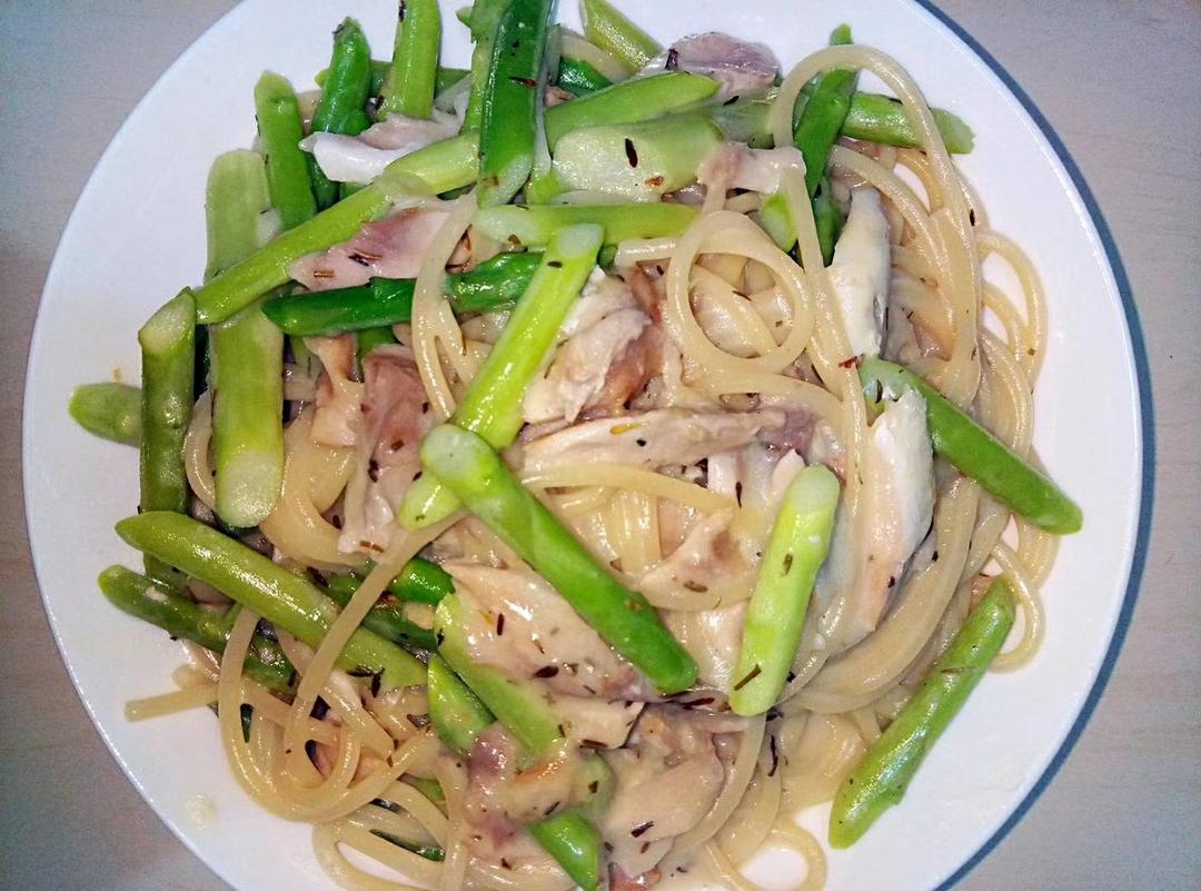 莳萝三文鱼芦笋意面
