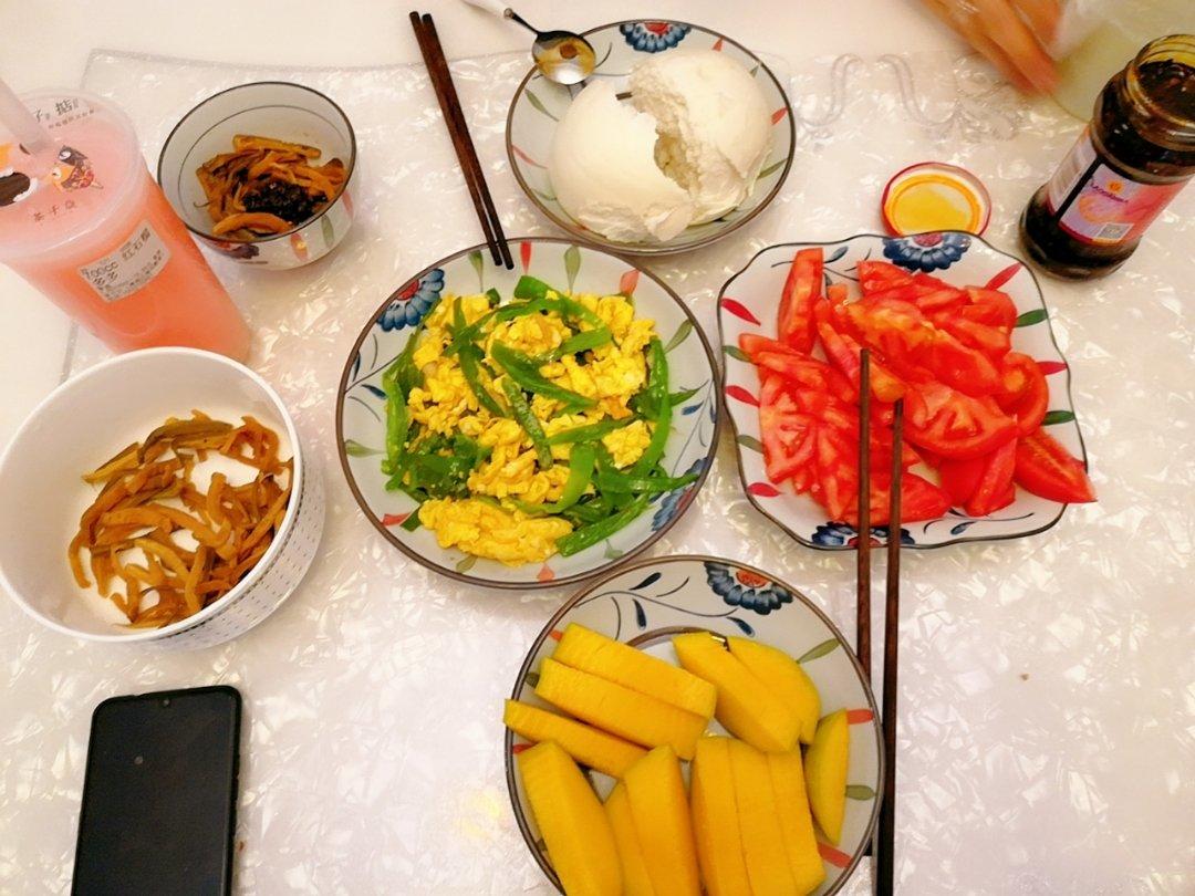 香喷喷的辣椒炒鸡蛋