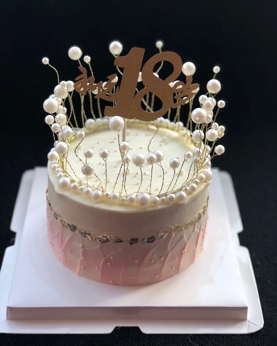 圣罗兰鸦片做的珍珠皇冠蛋糕