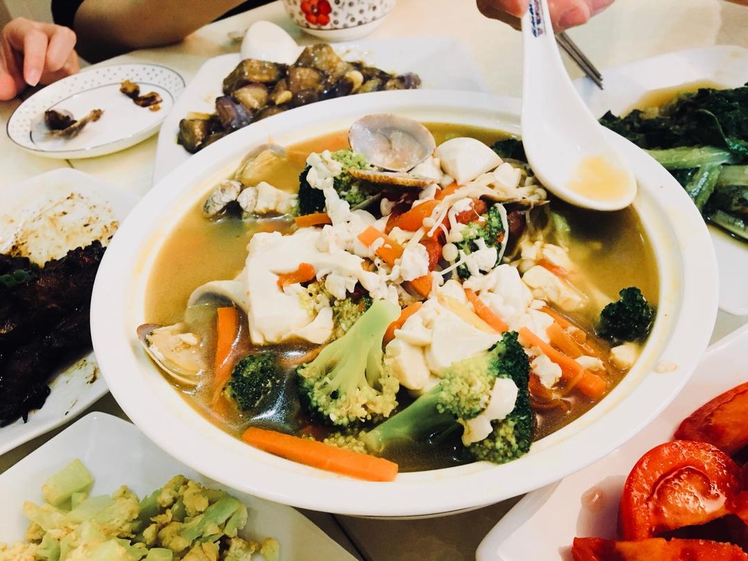 花蛤时蔬豆腐汤