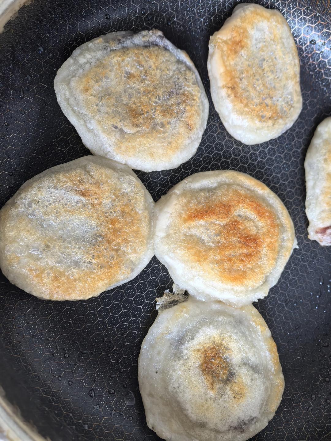 豆沙糯米饼，外皮酥脆内里软糯香甜