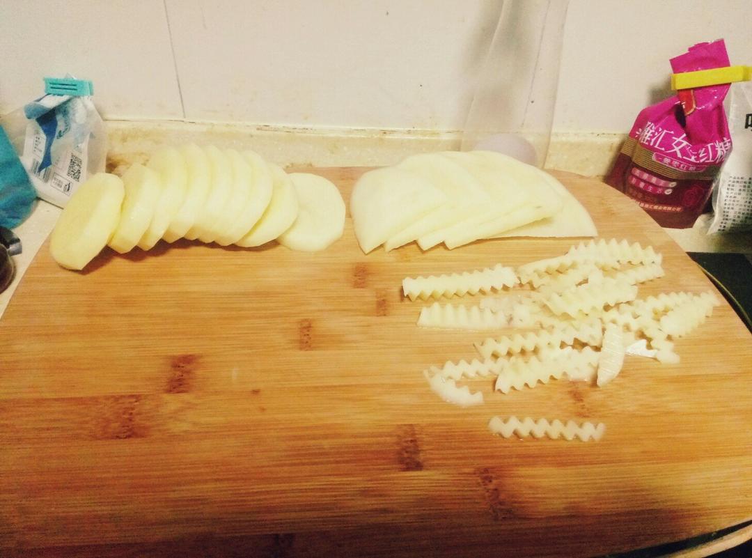 油炸土豆条（凉拌，可当零食）