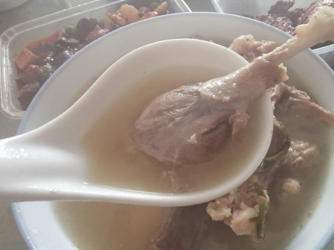火腿笋干鸭汤