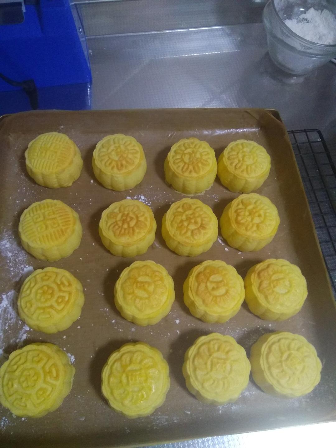 酥皮奶黄月饼