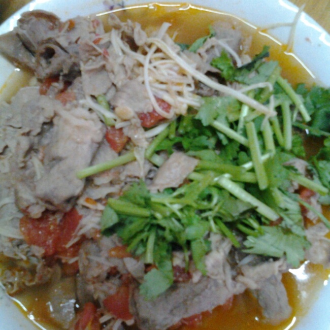 金针菇肥牛番茄锅