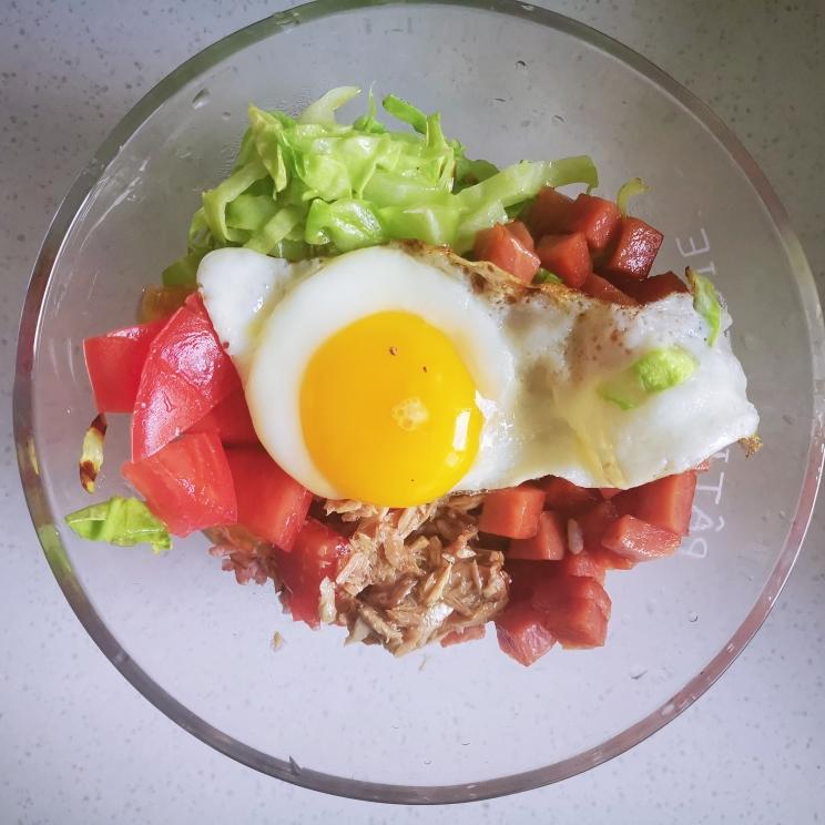 金枪鱼蔬菜拌饭的做法