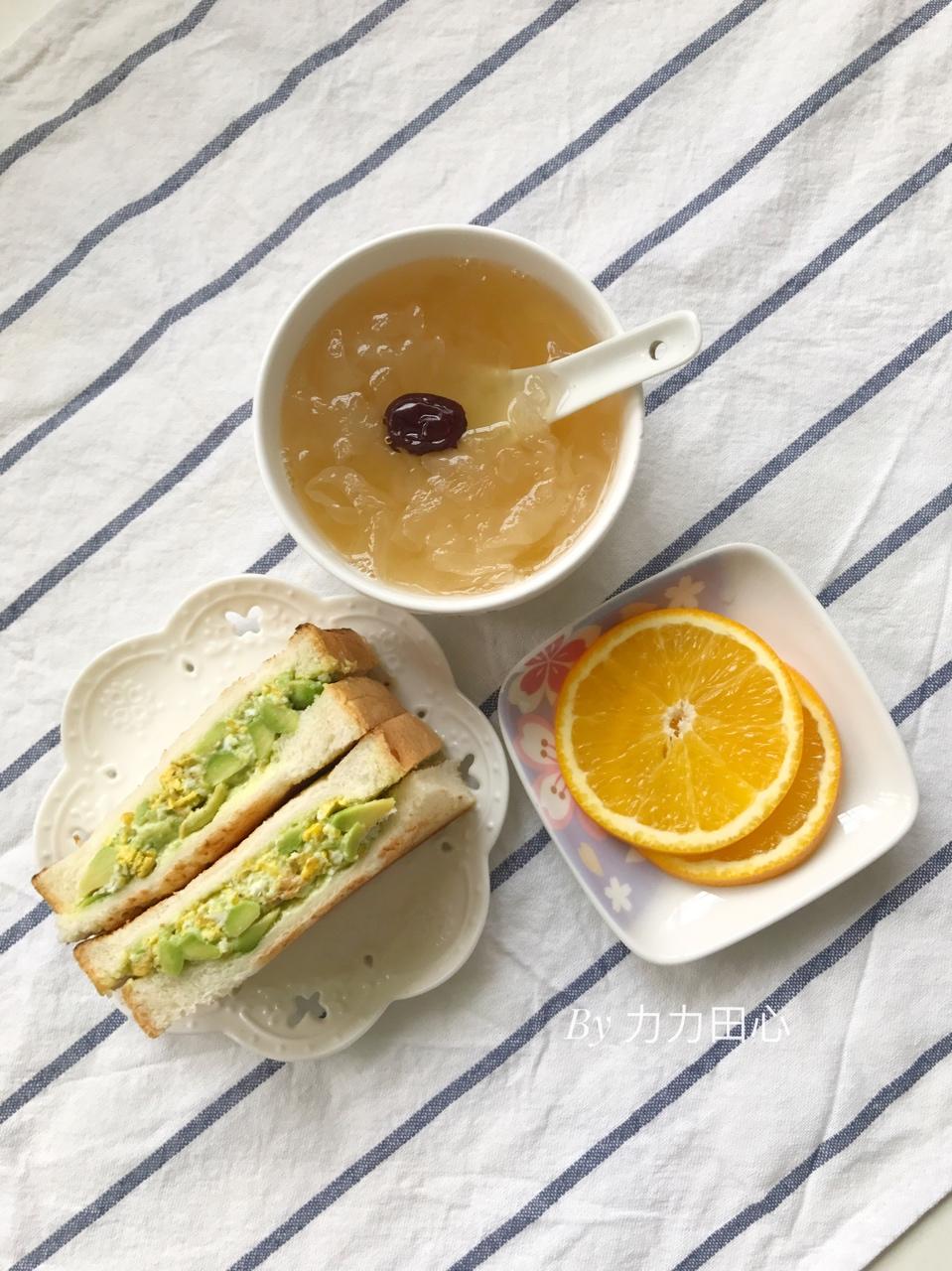 牛油果鸡蛋三明治
