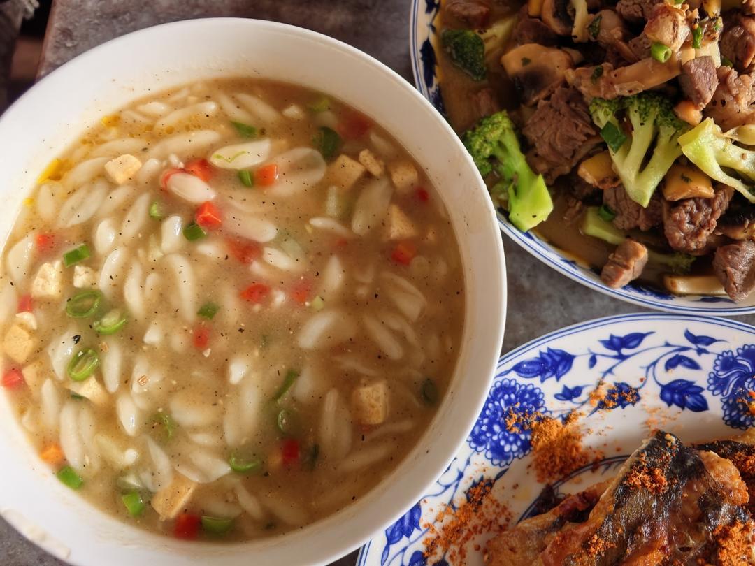 麻食（面食，也叫猫耳朵）西红柿鸡蛋口味的