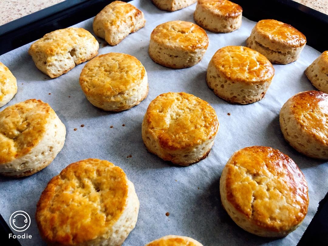 【视频】3分钟 奶油司康Scone(可能是世界上最快手的司康) 消耗淡奶油～