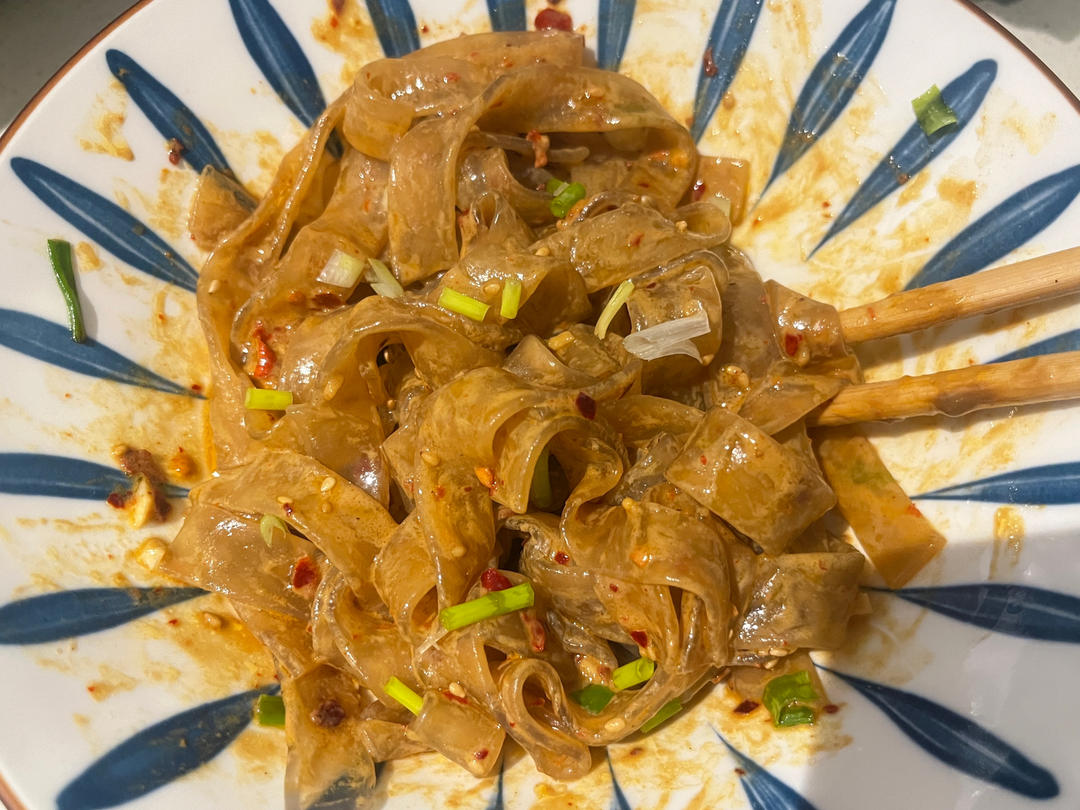 秒杀小夜市的麻酱流汁宽粉