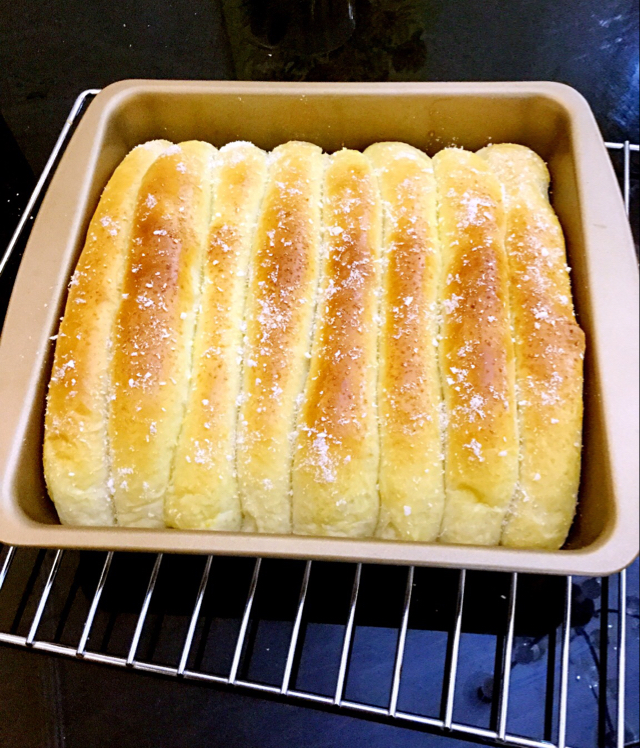 橙宇薇做的椰蓉奶香排包