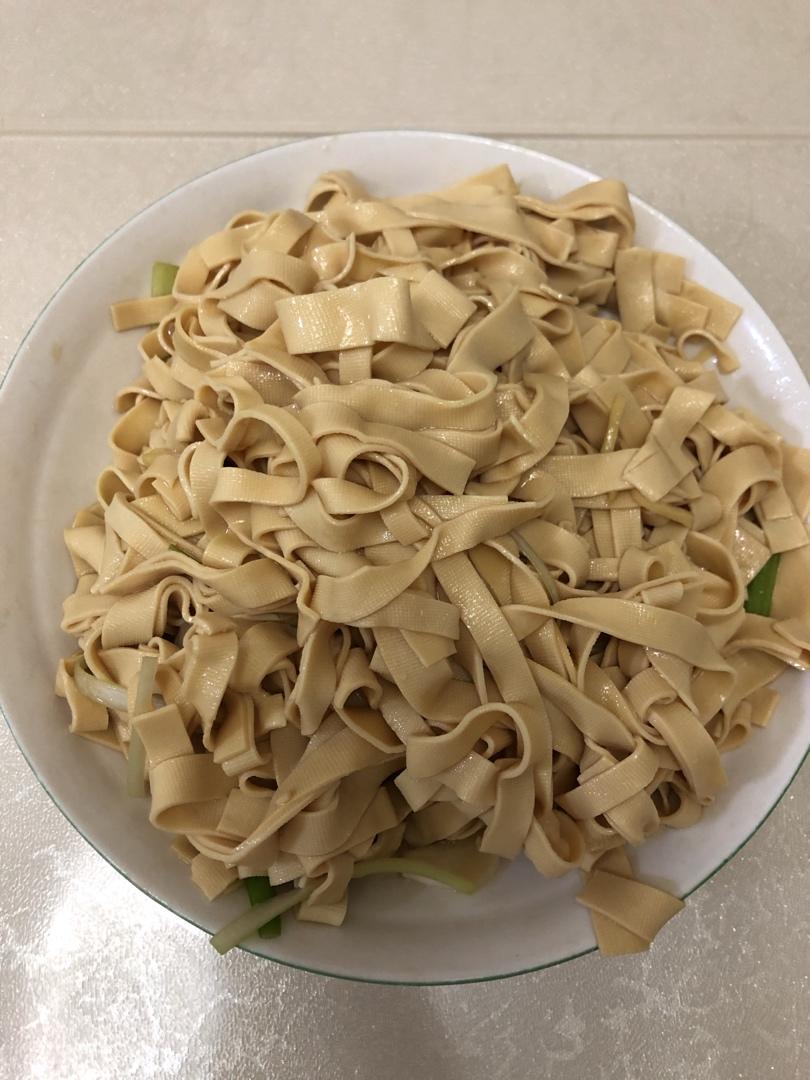 大连版的《葱油豆腐皮》