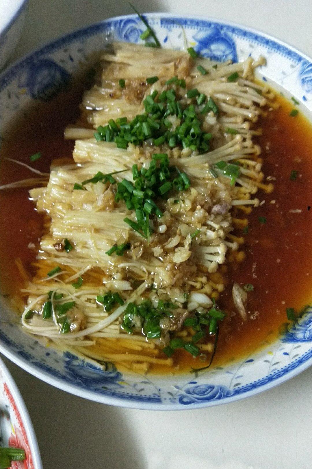 无敌馨尊做的蒜蓉蒸金针菇