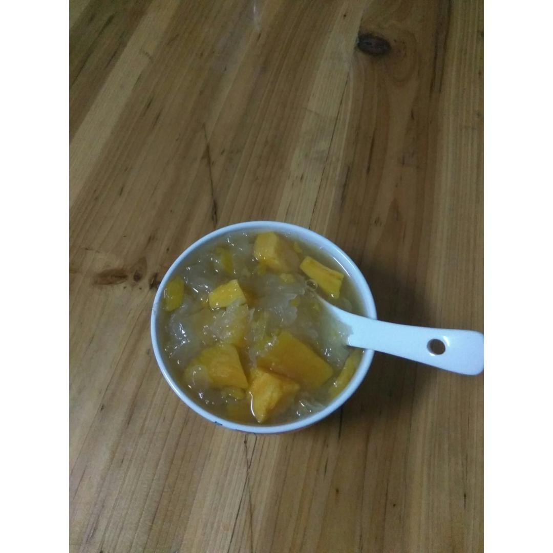 冰糖银耳红枣汤