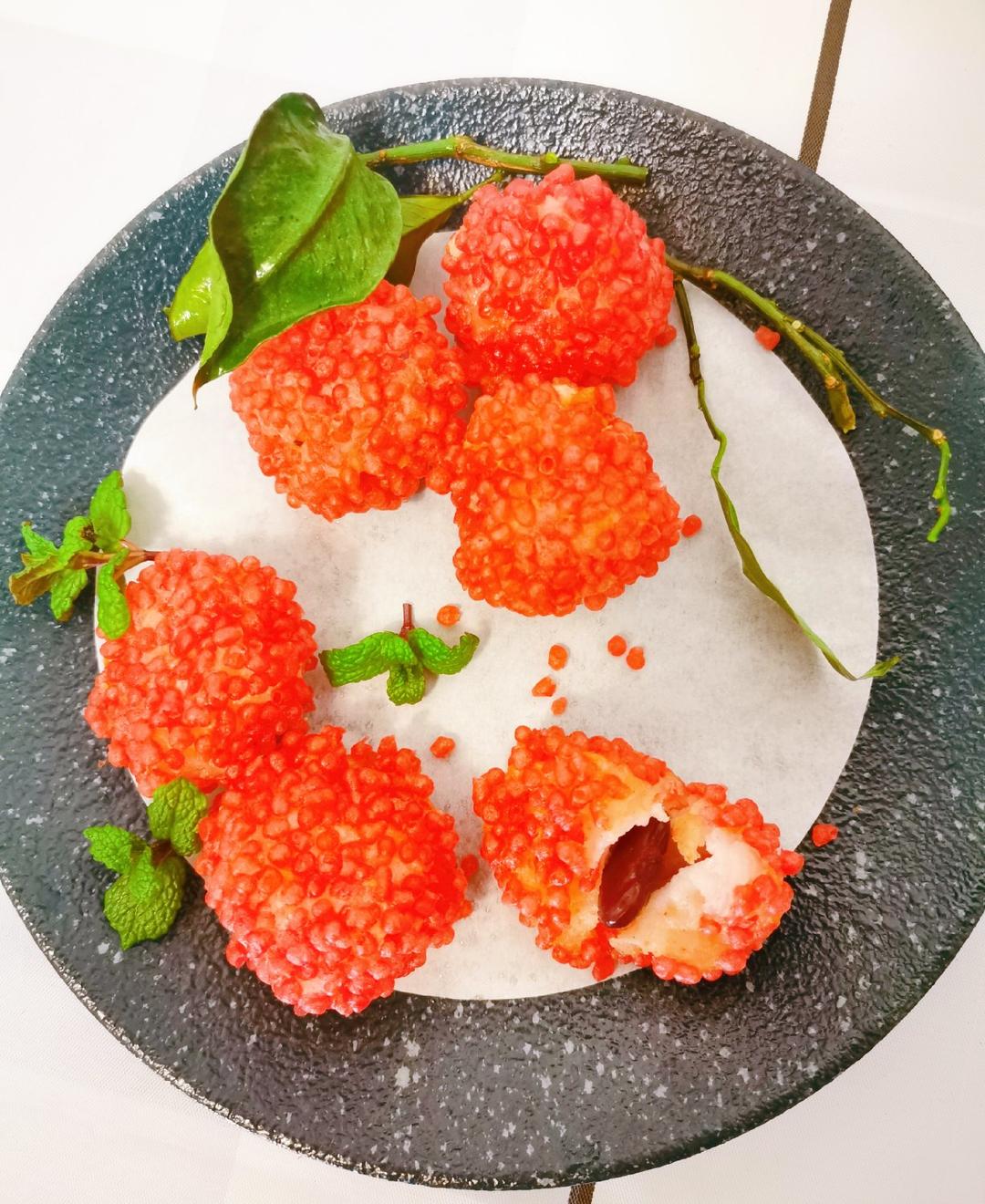 鱼和石头做的一骑红尘妃子笑仿真荔枝球附虾滑的做法