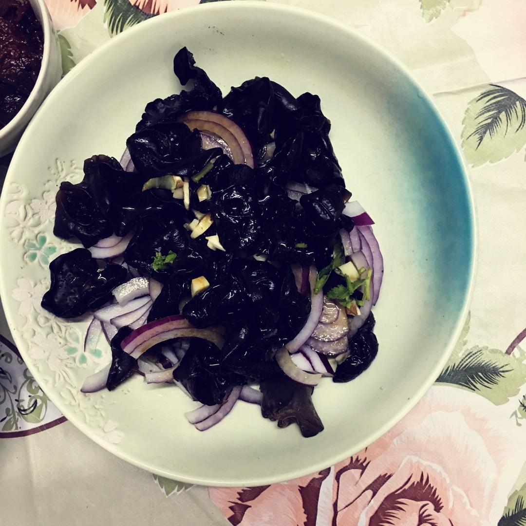 凉拌洋葱木耳
