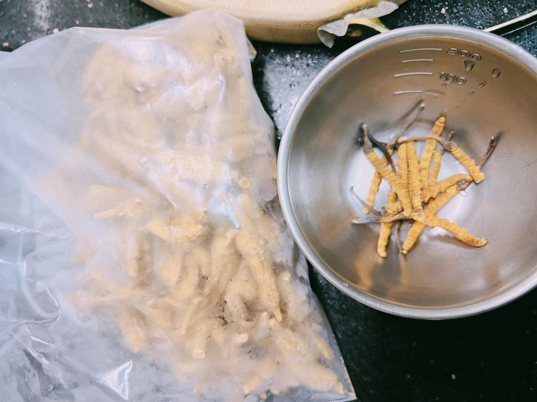 鲜甜鲍鱼椰子鸡汤【3月北鼎蒸炖锅食谱】