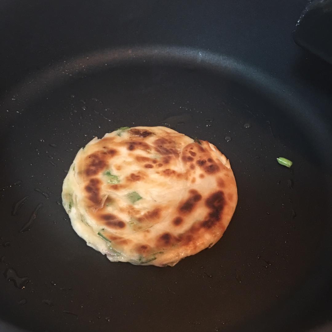 鸡蛋葱油饼                  （更新饼坯保存方法）