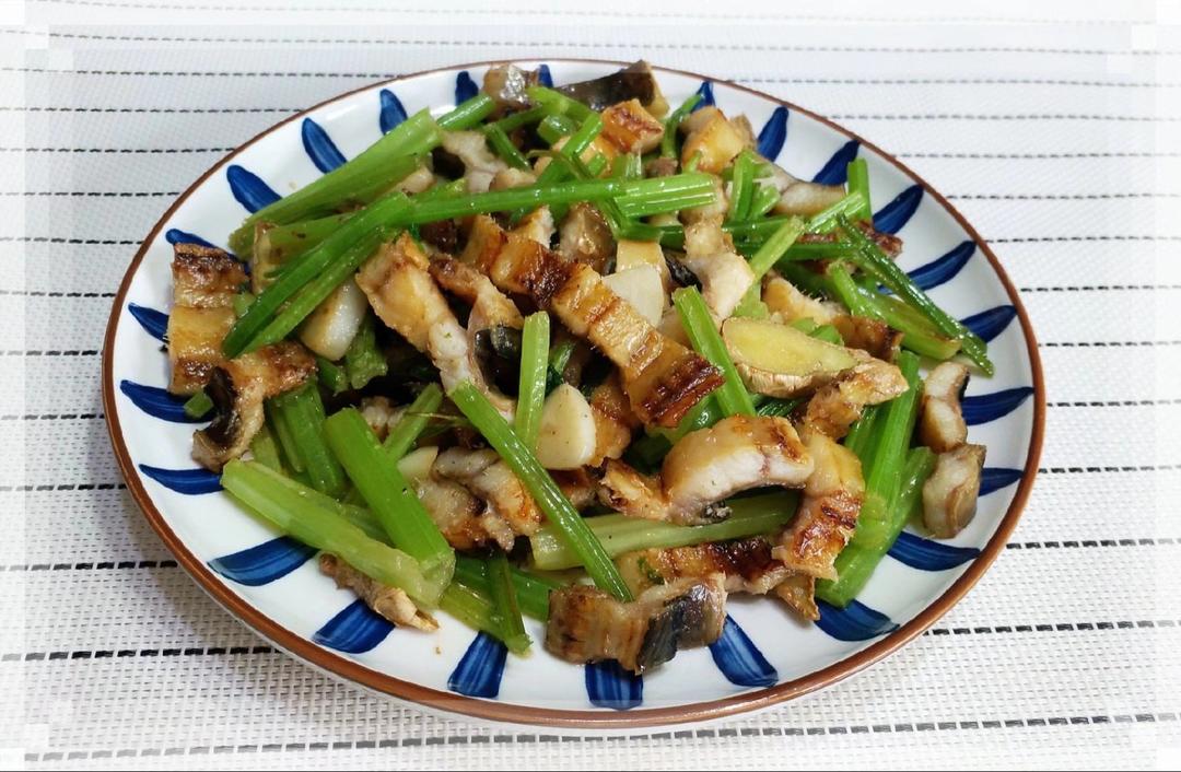 心灵的音符做的渔家芹菜爆炒鳗鱼干