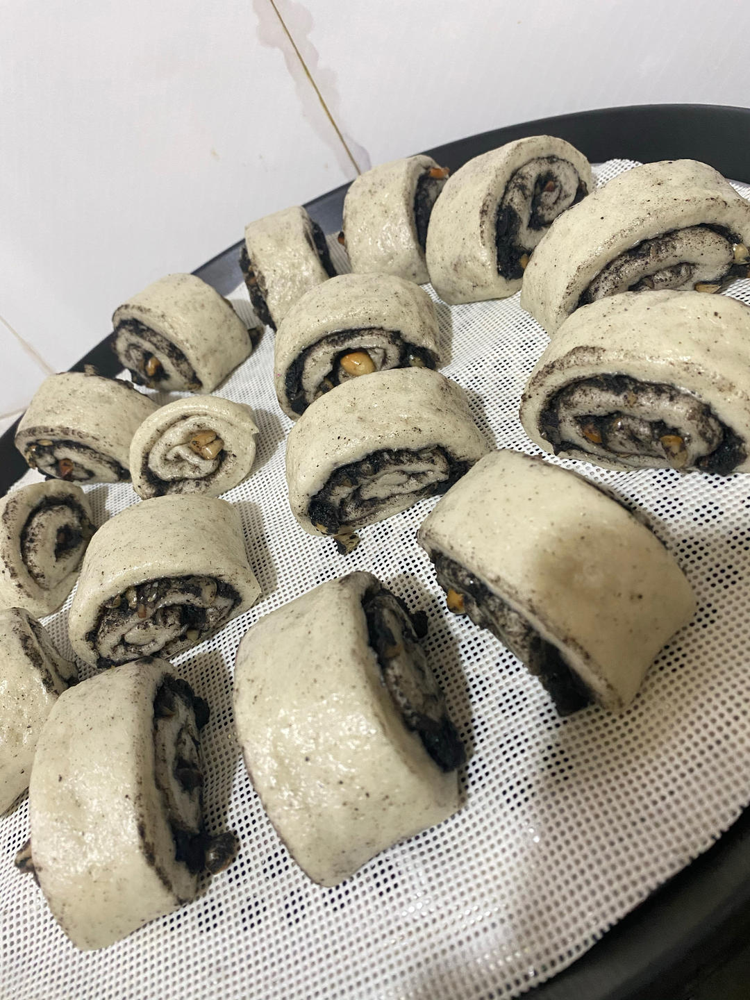 黑芝麻花生卷馒头