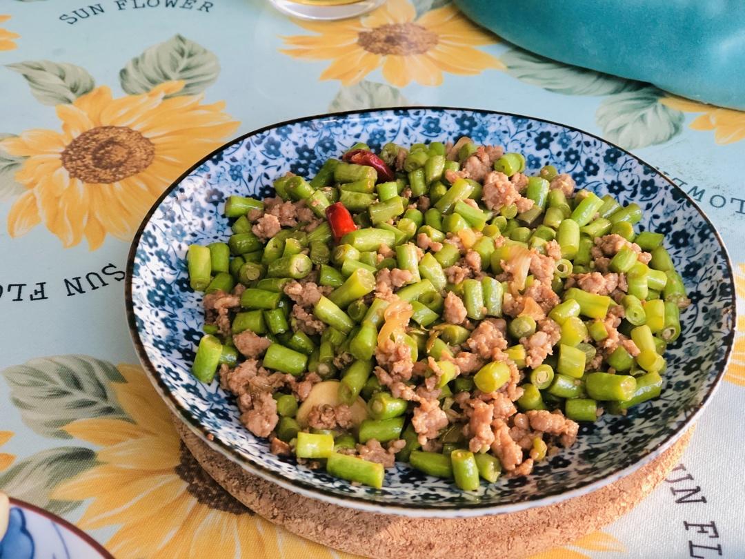 香辣肉末炒豆角 Hot Chili Beans with Pork Mince