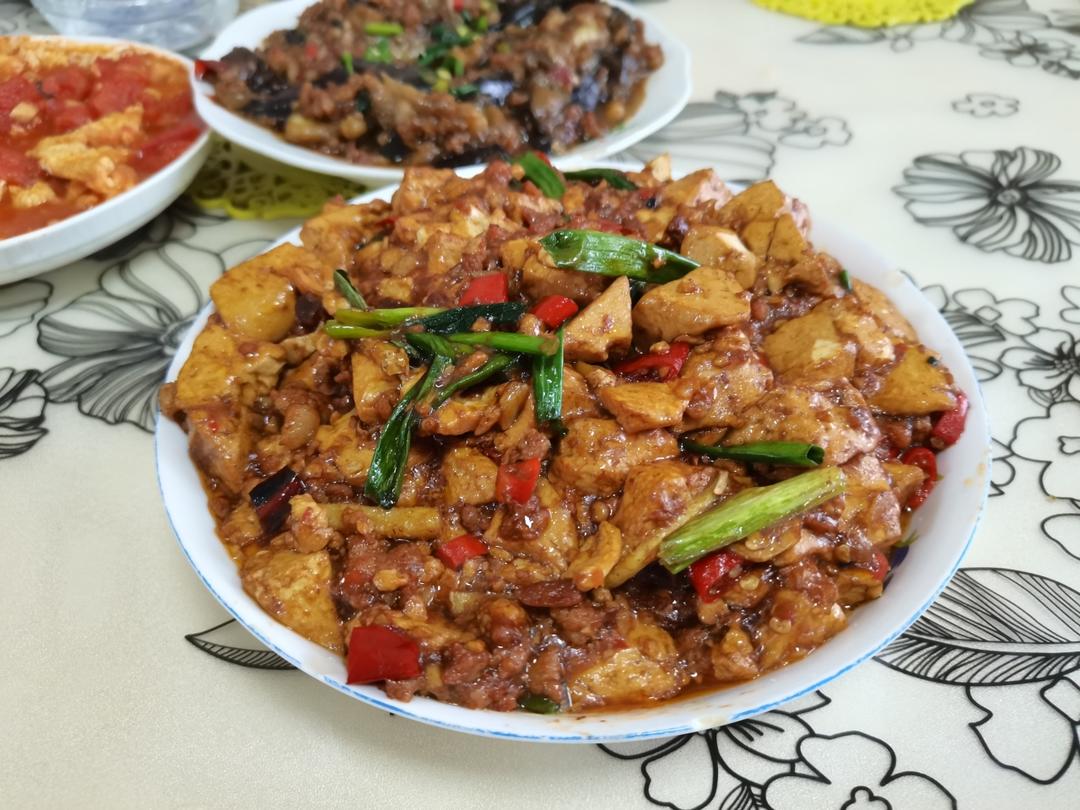 大厨教你蚝油豆腐的家常做法，鲜香滑嫩又入味，比麻婆豆腐还好吃