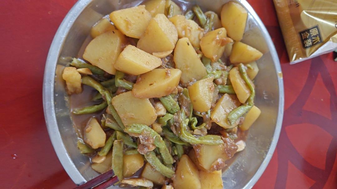 土豆茄子炖豆角