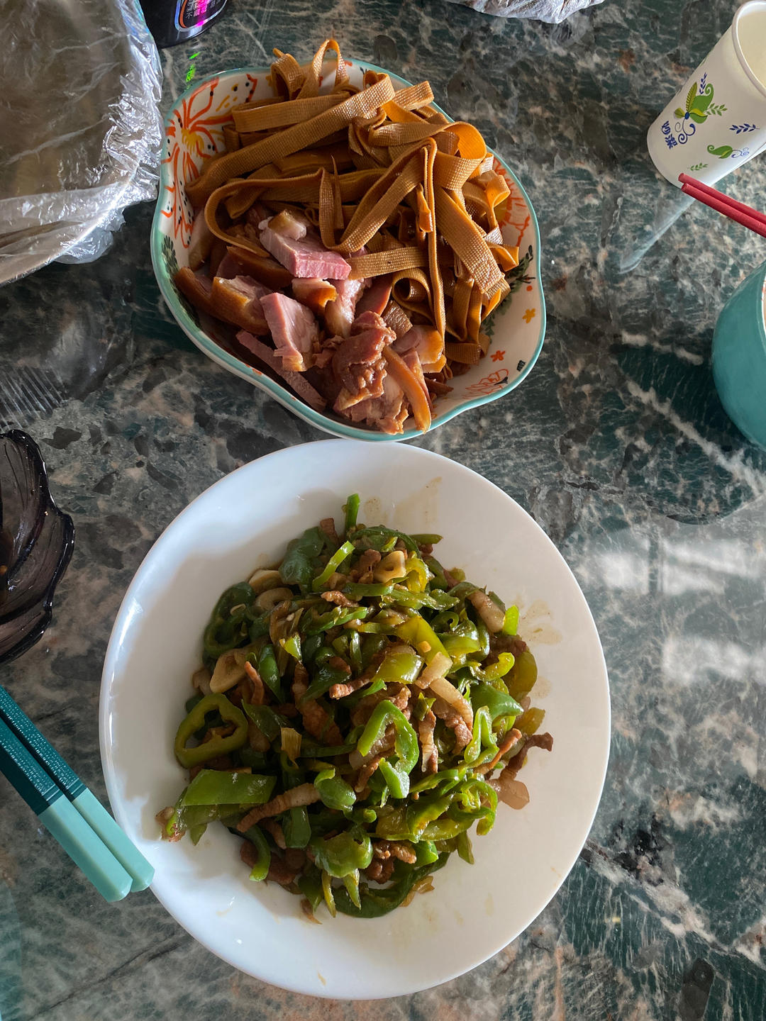 青椒肉丝，这样炒太好吃了。