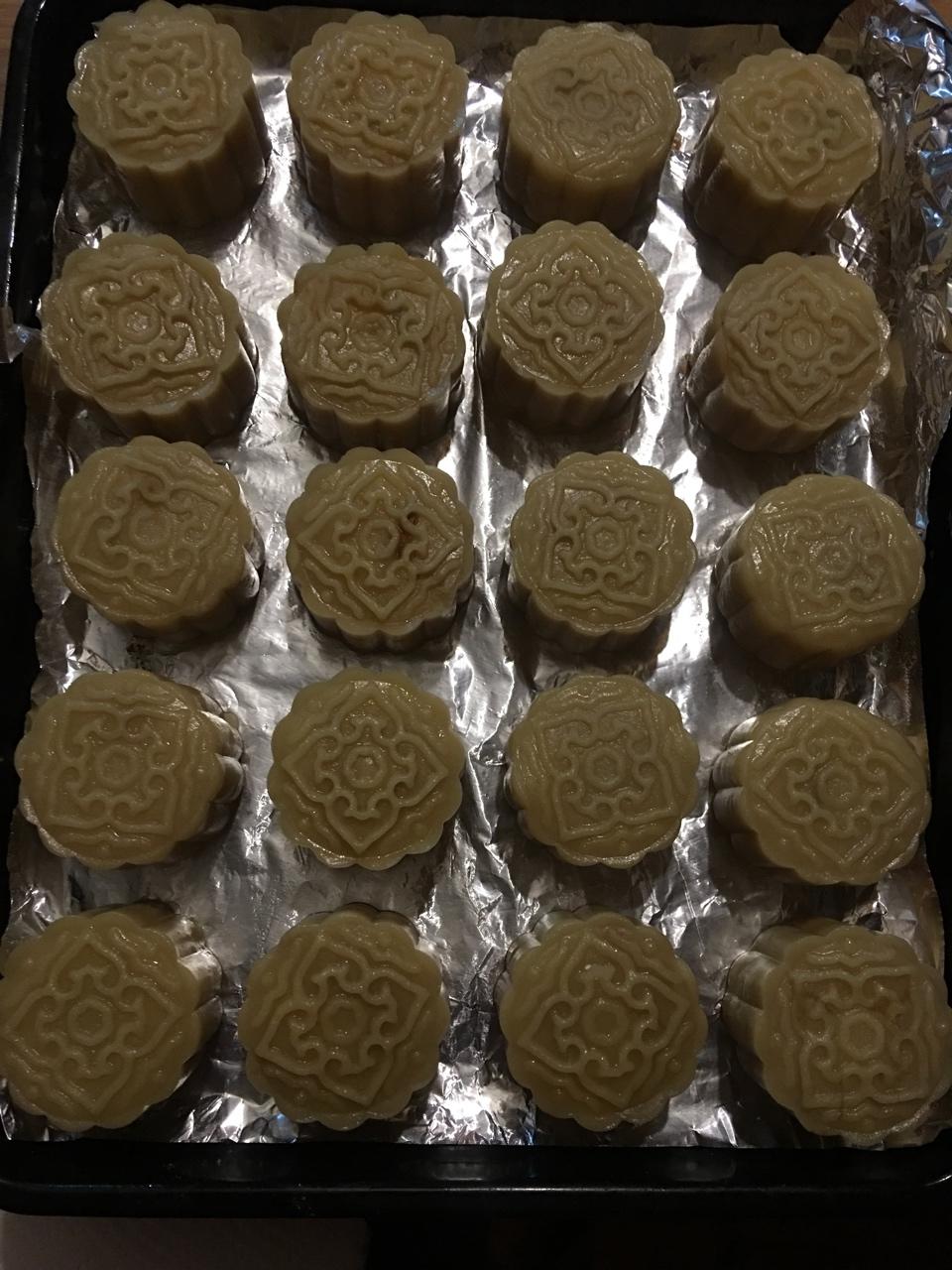 广式月饼——蛋黄莲蓉月饼