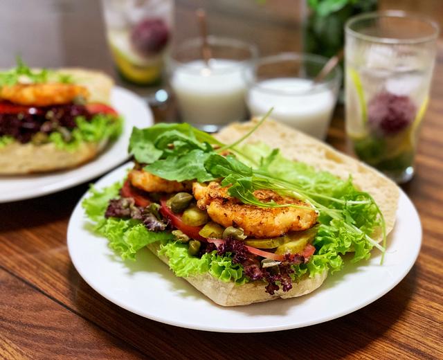 黄金虾饼夏巴塔三明治的做法